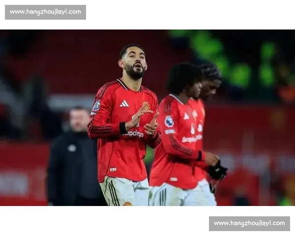 英超焦点战直播曼联迎战西汉姆联攻防对决全程解析战术走势与胜负悬念